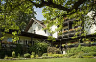 Gartenanlage Hotel zur Waldbahn in Zwiesel / Bayerischer Wald (Idyllische Gartenanlage Hotel zur Waldbahn in Zwiesel / Bayerischer Wald.)
