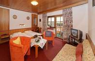 Gästezimmer im Hotel am Berg in Rinchnach (Die gemütlich eingerichteten Gästezimmer im Hotel am Berg in Rinchnach im Bayerischen Wald.)